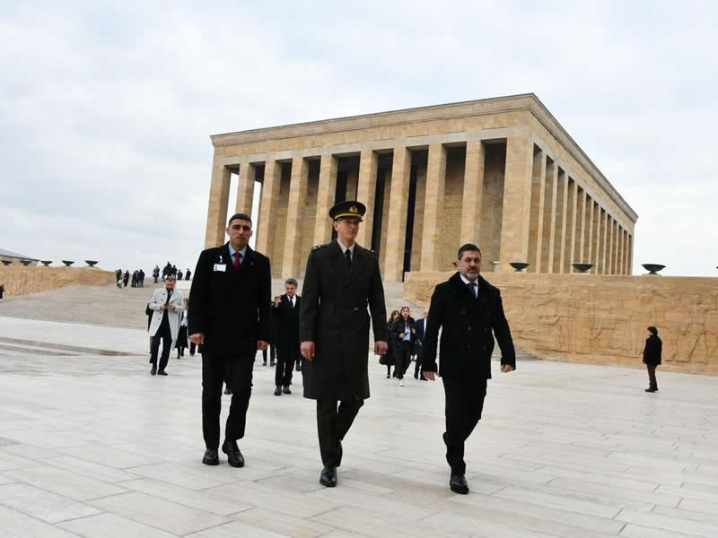 BASİAD Yönetim Kurulu üyelerimizle birlikte Anıtkabir' i ziyaret ettik.